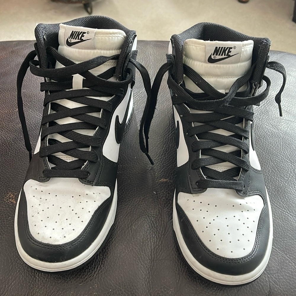 NIKE Black & White high top sneakers 👟